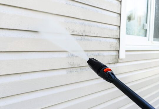 CLEAN VINYL SIDING
